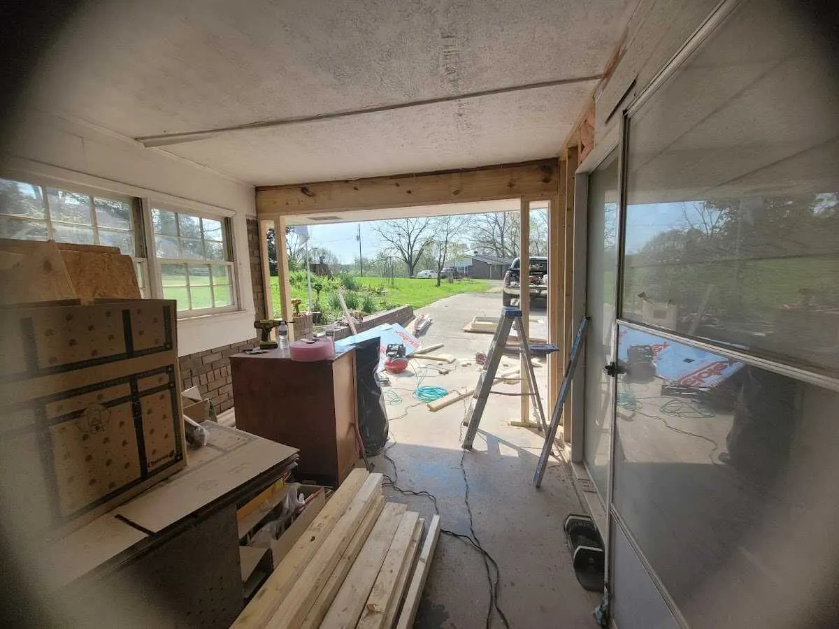 Air movers and dehumidifier for Water Mitigation Services in Lake Morton-Berrydale